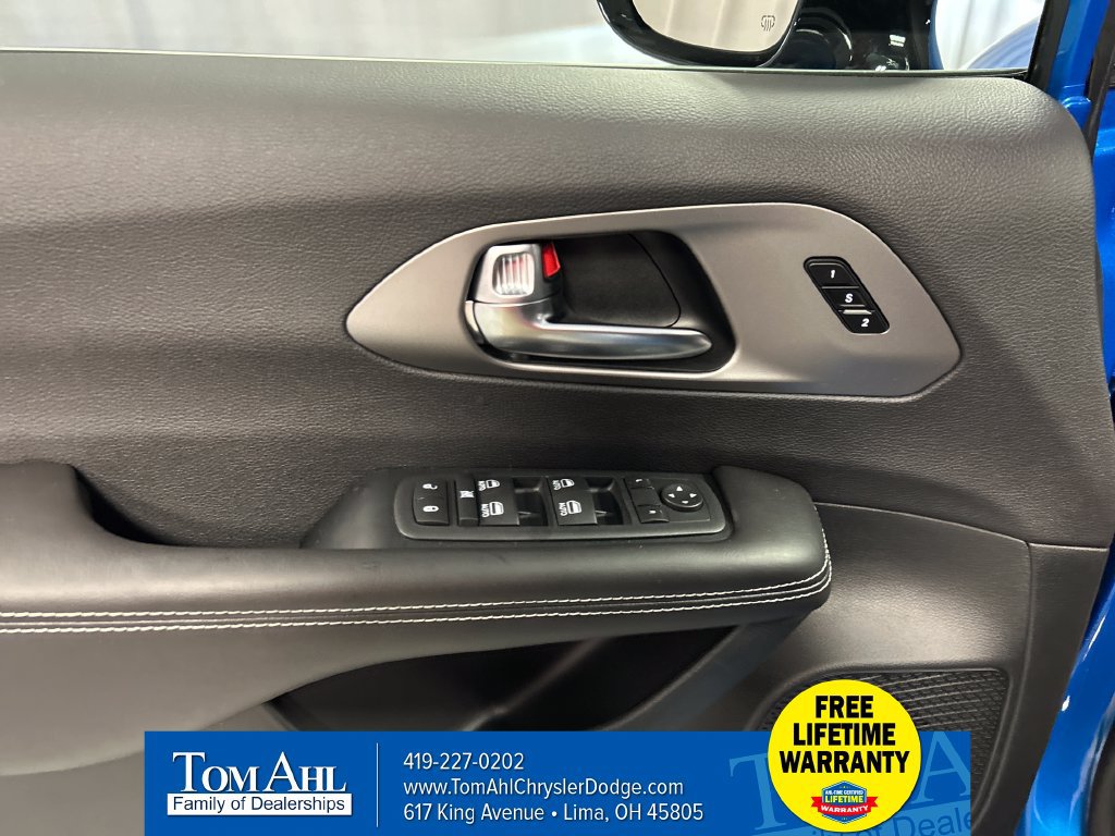 New 2027 Chrysler Pacifica Select FWD image 12