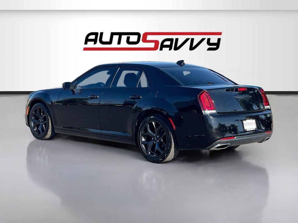 Used 2020 Chrysler 300 Touring w/ Sport Appearance Package RWD image 5