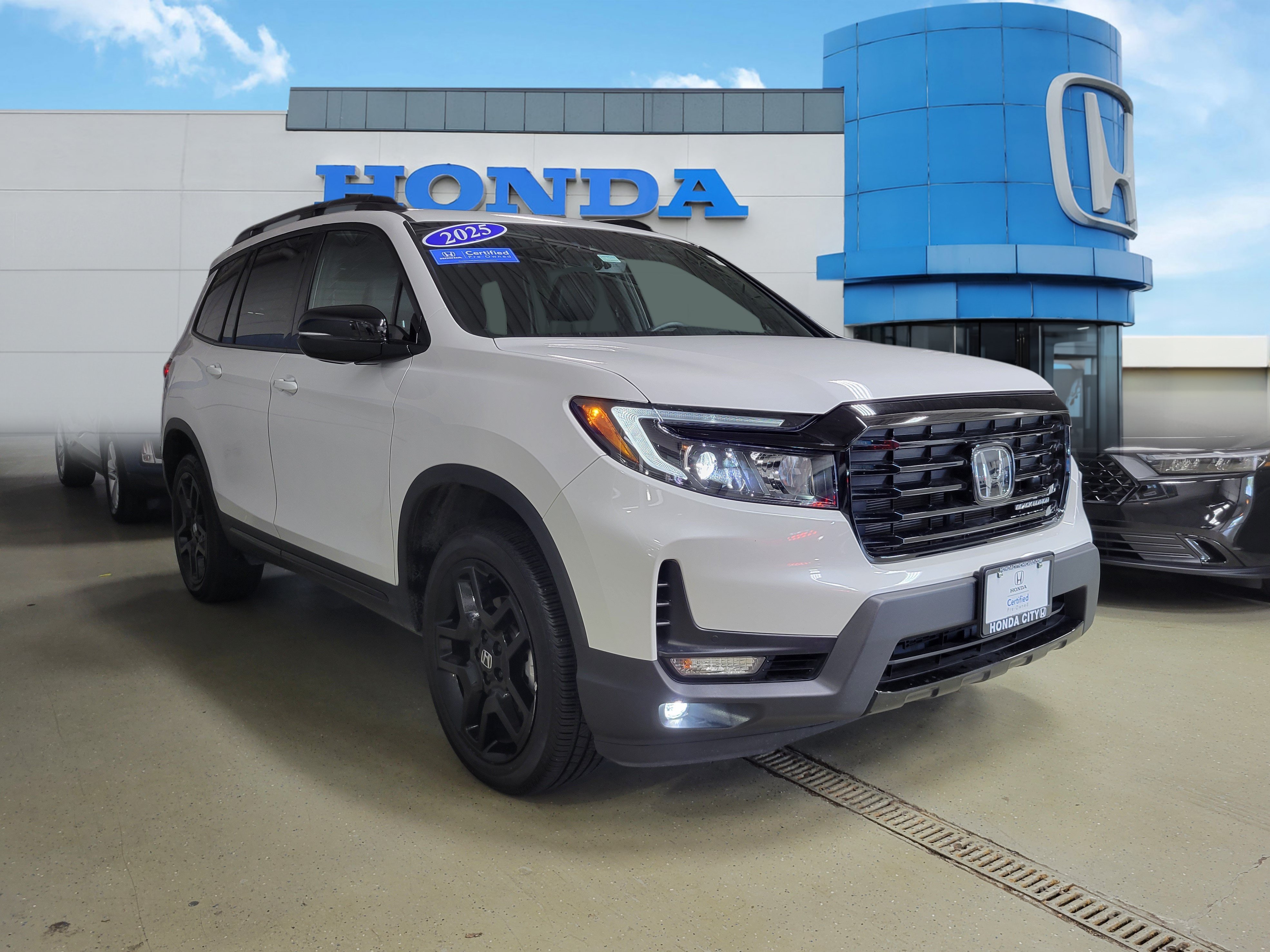 Certified 2025 Honda Passport Black Edition image 31
