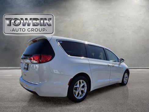 Used 2018 Chrysler Pacifica Touring Plus w/ Tire & Wheel Group FWD image 5