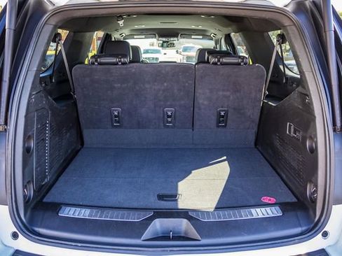 Used 2023 Chevrolet Suburban Premier image 9