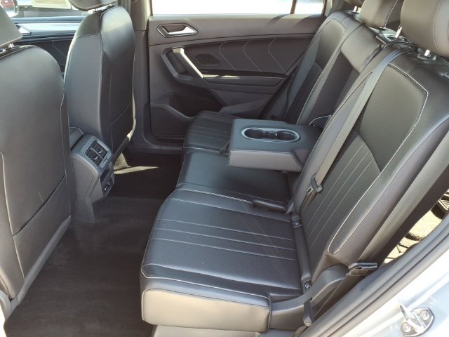 Used 2024 Volkswagen Tiguan SE R-Line AWD/4WD image 18