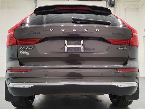 Used 2022 Volvo XC60 B5 Inscription w/ Advanced Package image 6