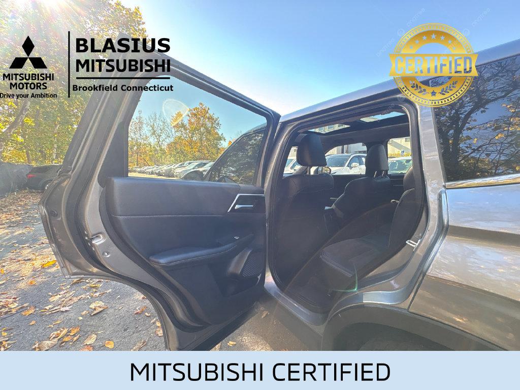 Used 2023 Mitsubishi Outlander 4WD Plug-In Hybrid image 21