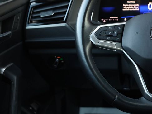 Used 2024 Volkswagen Jetta SE FWD image 33