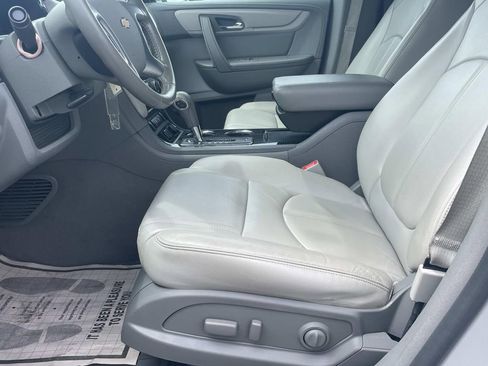 Used 2017 Chevrolet Traverse LT FWD image 18