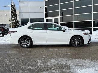 Used 2021 Toyota Camry SE video 2