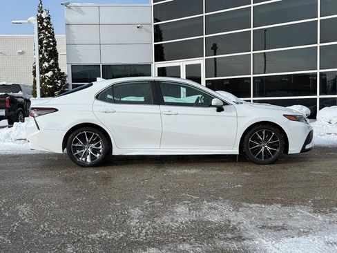 Used 2021 Toyota Camry SE image 2