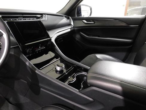 Used 2023 Jeep Grand Cherokee Altitude AWD/4WD image 57