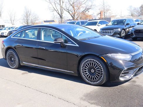 Used 2023 Mercedes-Benz EQS 580 4MATIC Sedan image 3