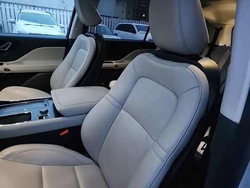 Used 2025 Lincoln Aviator AWD image 18