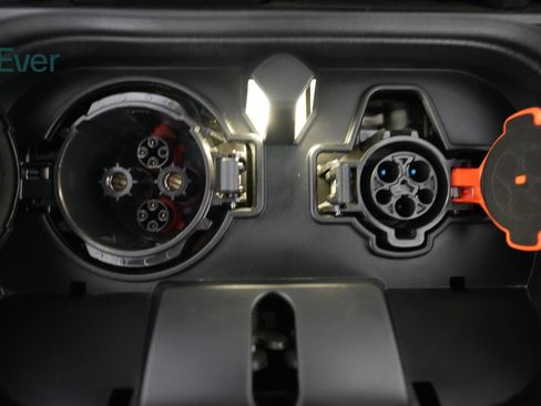 Used 2025 Nissan Leaf S FWD image 10