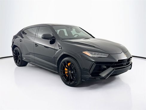 Used 2023 Lamborghini Urus S image 3