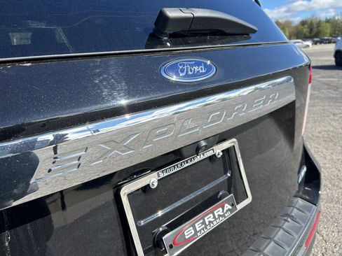 Used 2022 Ford Explorer XLT AWD/4WD image 32