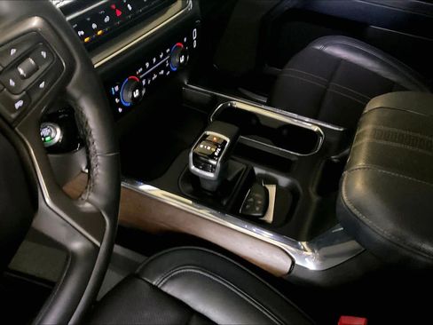 Used 2024 Chevrolet Silverado 1500 High Country w/ High Country Premium Package AWD/4WD image 15