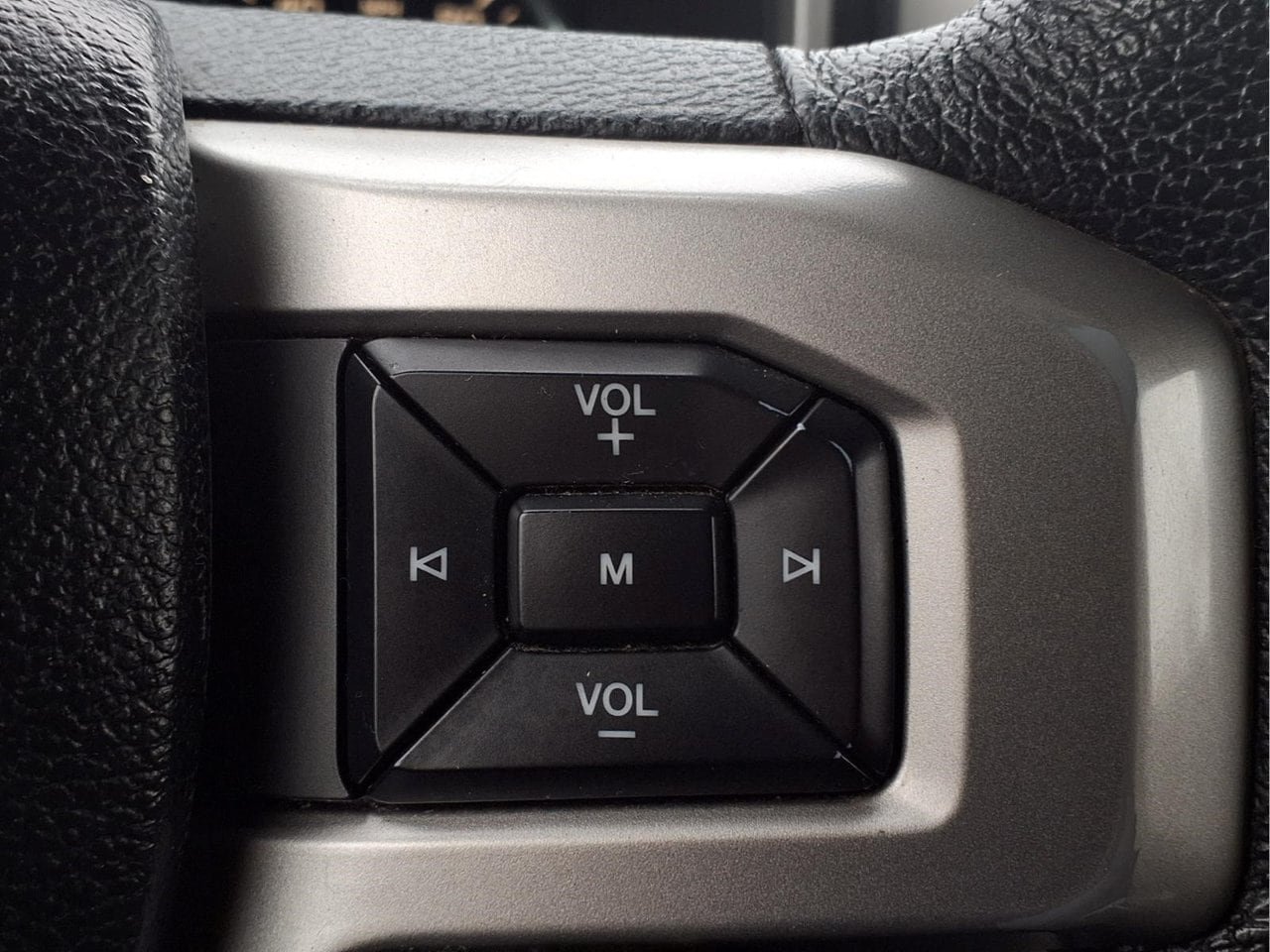 Used 2015 Ford F150 Lariat w/ Equipment Group 502A Luxury AWD/4WD image 23