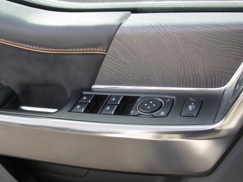 Used 2024 Ford F450 Platinum w/ FX4 Off-Road Package image 44