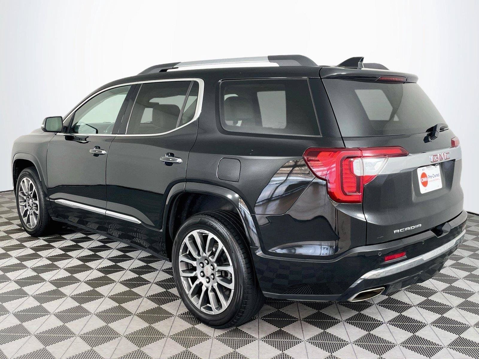 Used 2021 GMC Acadia Denali w/ Denali Technology Package FWD image 6