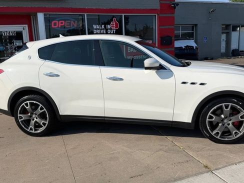Used 2017 Maserati Levante AWD/4WD image 5