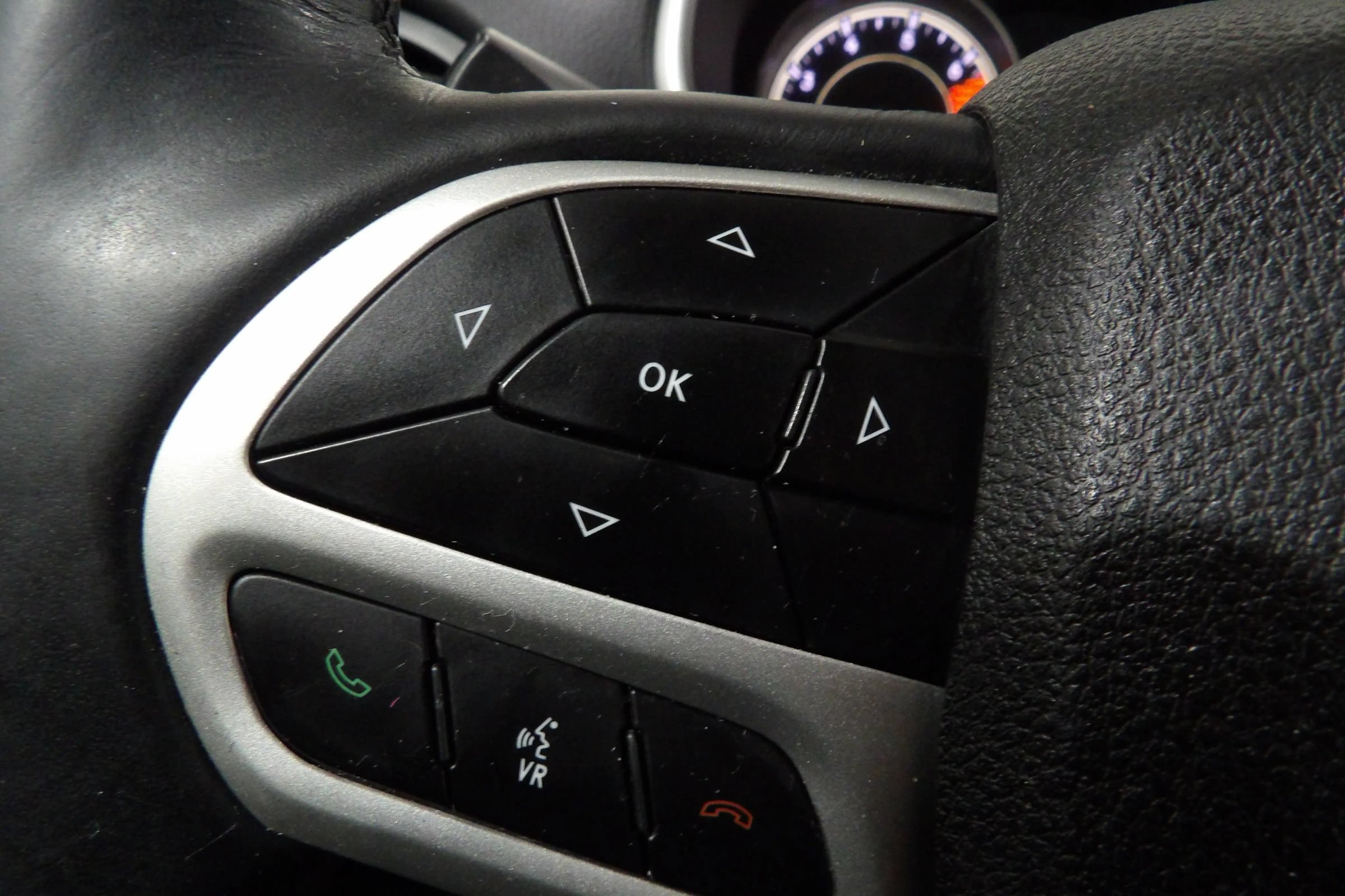 Used 2018 Jeep Cherokee Latitude Plus w/ Cold Weather Group AWD/4WD image 19