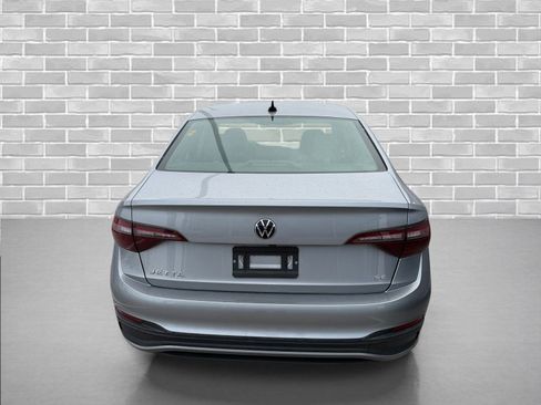 Used 2024 Volkswagen Jetta SE FWD image 4