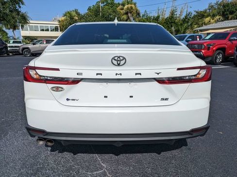 Used 2025 Toyota Camry SE w/ Convenience Package FWD image 5