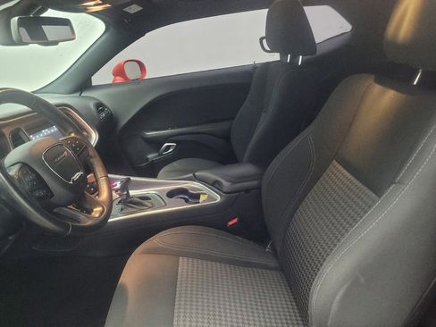 Used 2019 Dodge Challenger SXT RWD image 17