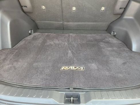 Used 2019 Toyota RAV4 LE FWD image 31