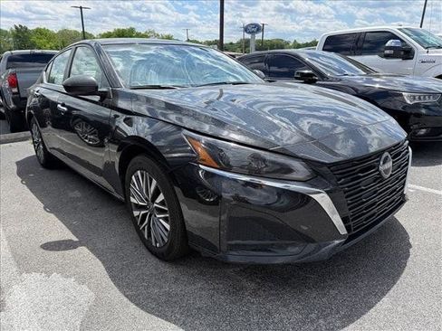 Used 2025 Nissan Altima 2.5 SV FWD image 3