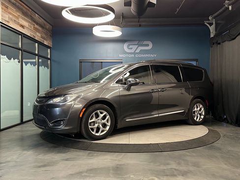 Used 2020 Chrysler Pacifica Limited image 7