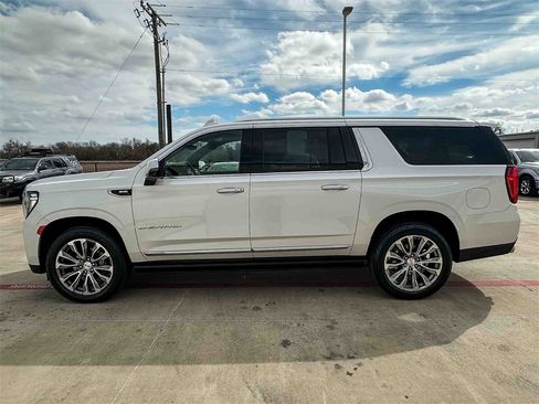 Used 2021 GMC Yukon XL Denali w/ Denali Premium Package image 6
