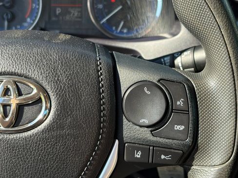 Used 2018 Toyota Corolla LE w/ Carpet Mat Package (TMS) FWD image 12