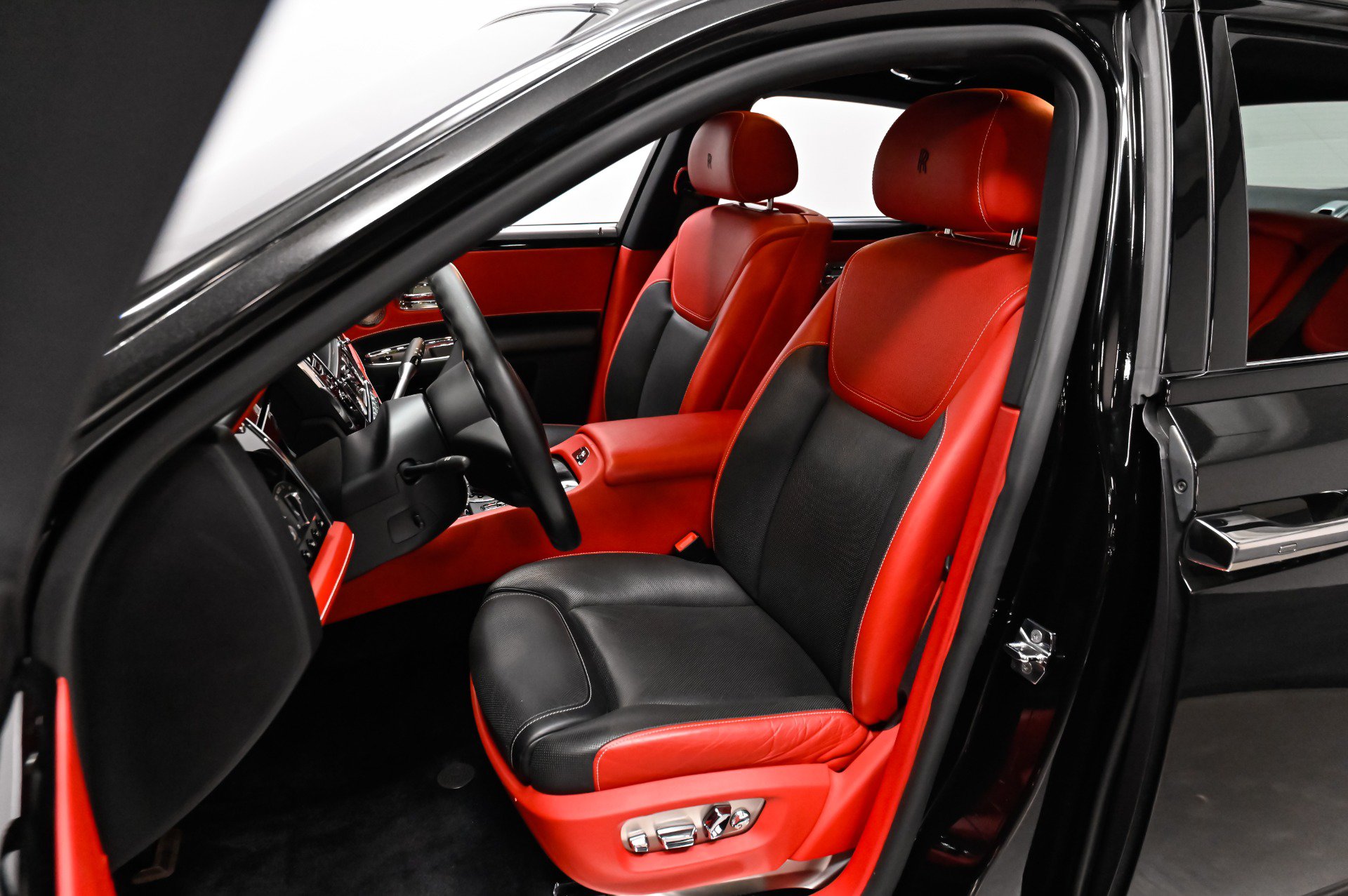 Used 2017 Rolls-Royce Ghost RWD image 8