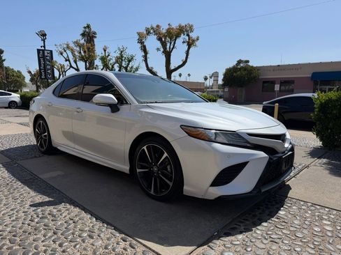 Used 2018 Toyota Camry XSE FWD image 3
