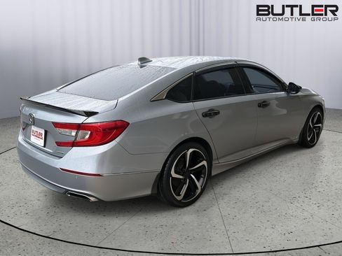 Used 2018 Honda Accord Touring image 6