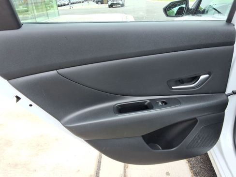 Used 2025 Hyundai Elantra SEL FWD image 23