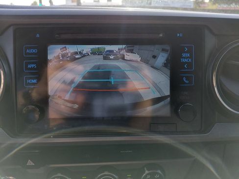 Used 2018 Toyota Tacoma TRD Sport AWD/4WD image 38