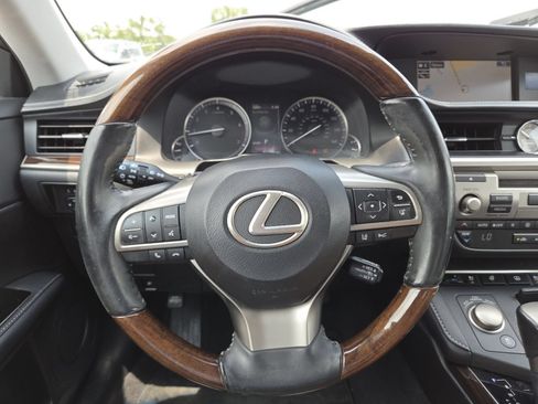 Used 2016 Lexus ES 350 w/ Luxury Package w/Wood Trim FWD image 28