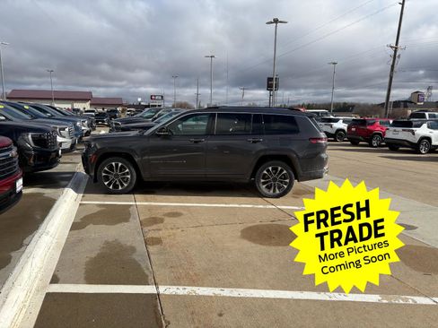 Used 2021 Jeep Grand Cherokee L Overland w/ Luxury Tech Group IV image 2