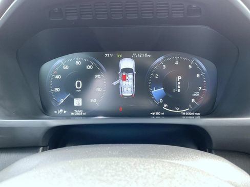 Used 2020 Volvo XC90 T5 Momentum w/ Protection Package Premier AWD/4WD image 12