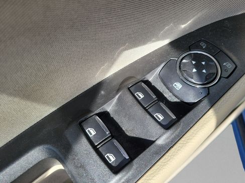 Used 2018 Ford Fusion SE FWD image 13