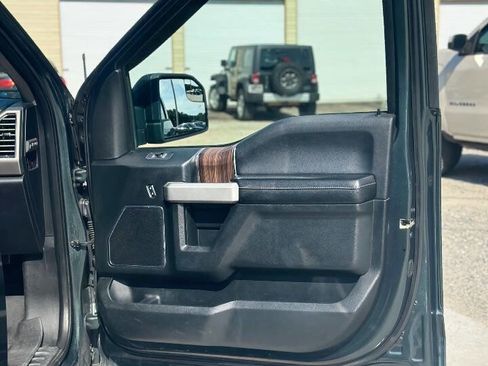 Used 2015 Ford F150 Lariat image 29