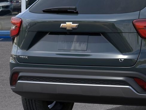 New 2026 Chevrolet Trax LT w/ LT Convenience Package FWD image 16