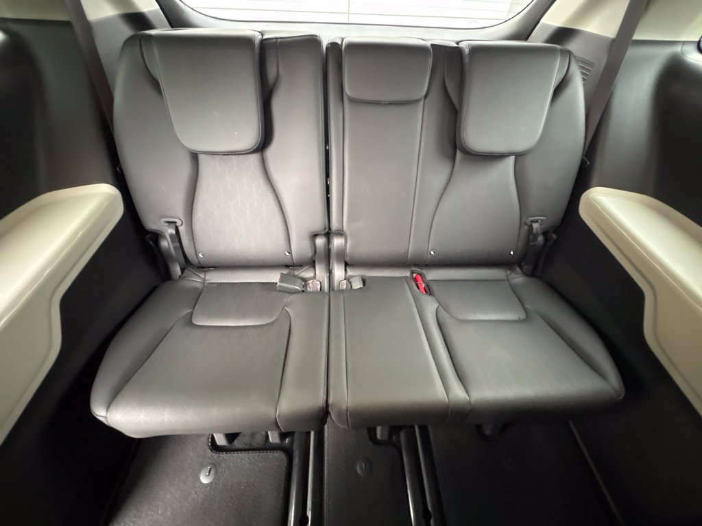 Used 2024 Kia Carnival LX FWD image 31