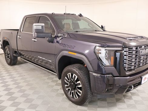 Used 2025 GMC Sierra 2500 Denali Ultimate AWD/4WD image 1