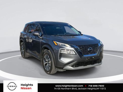 Used 2021 Nissan Rogue SV image 1