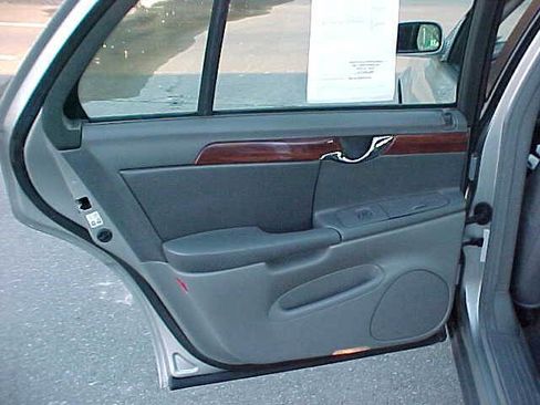 Used 2005 Cadillac De Ville image 10