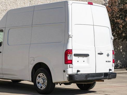 Used 2020 Nissan NV 2500 SV image 14