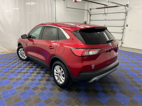 Used 2020 Ford Escape SE image 10