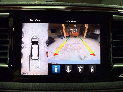 Used 2018 Chrysler Pacifica Limited w/ Tire & Wheel Group FWD image 22